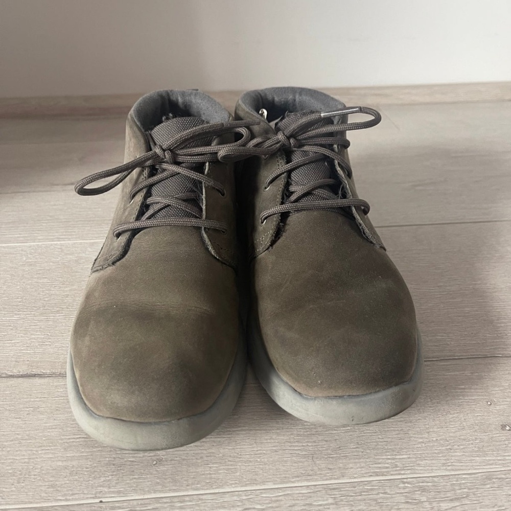UGG boys Gray Chukka Boots